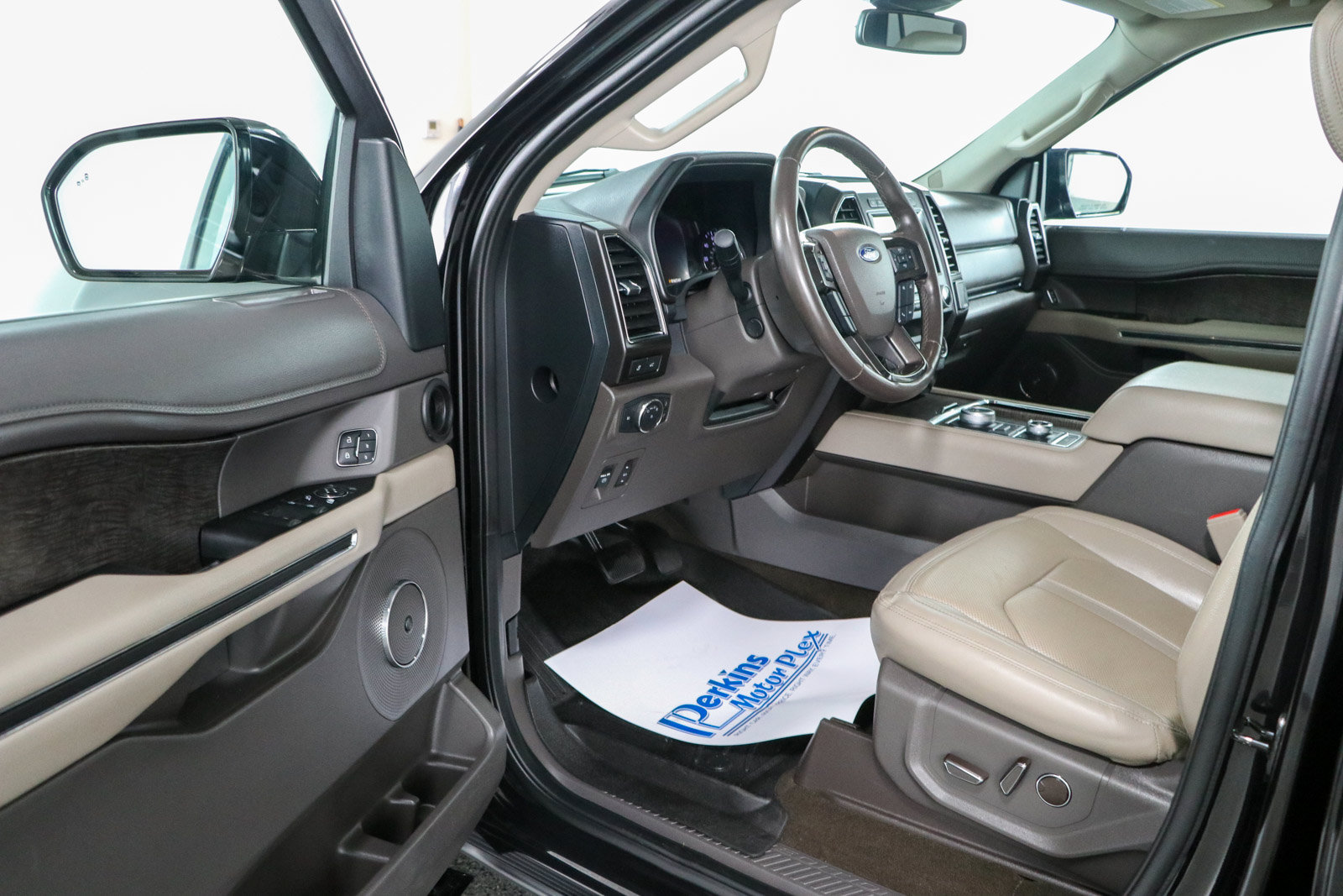 Used 2021 Ford Expedition Limited AWD/4WD image 3