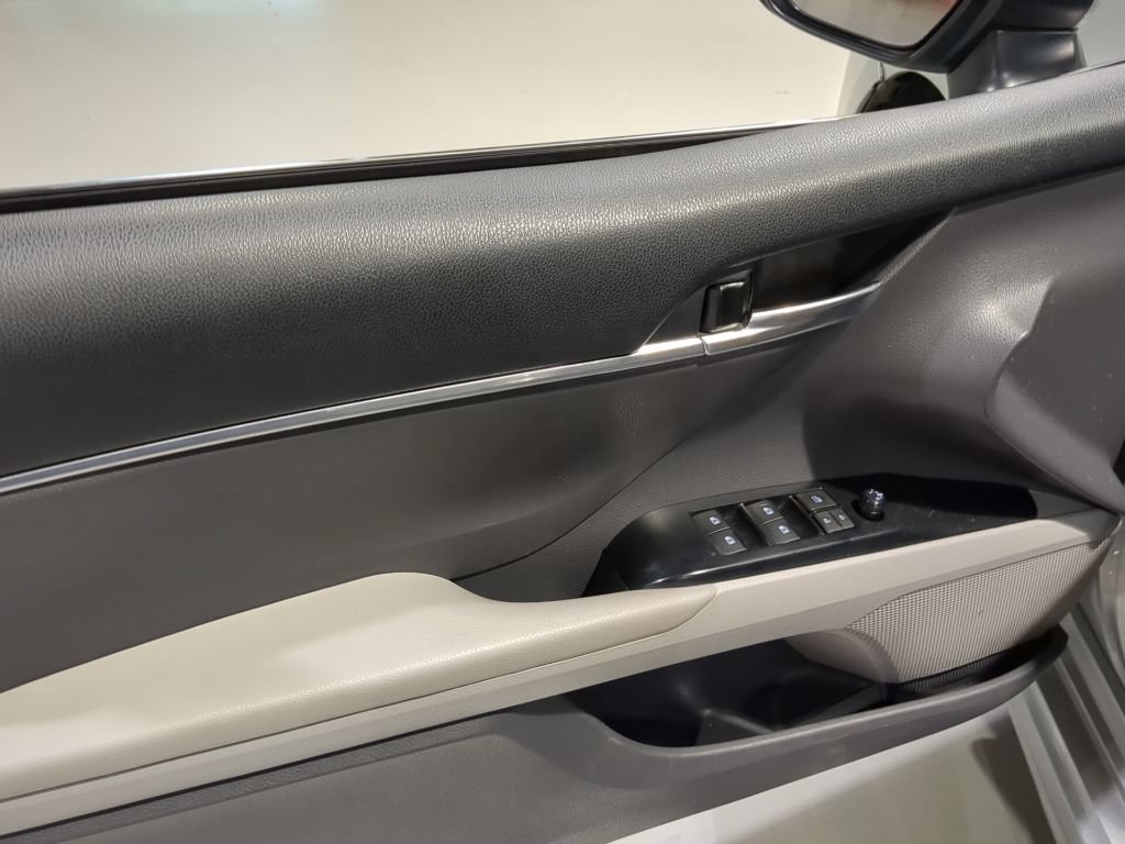 Used 2019 Toyota Camry SE FWD image 14