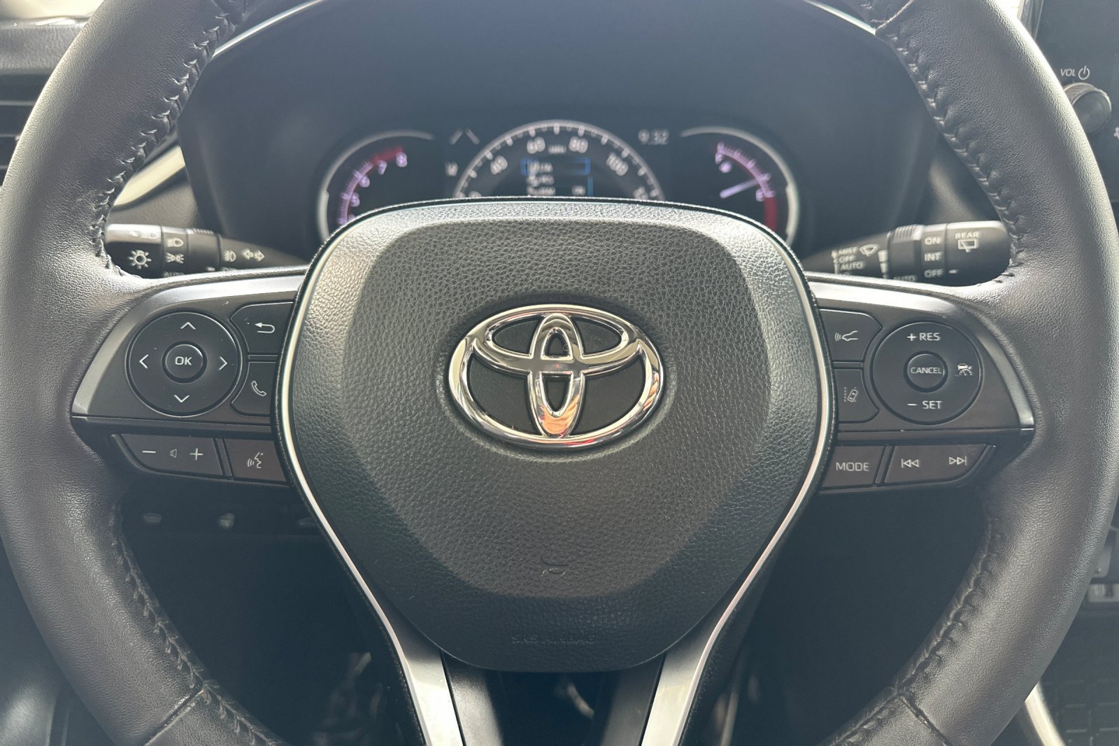Used 2023 Toyota RAV4 XLE Premium FWD image 24