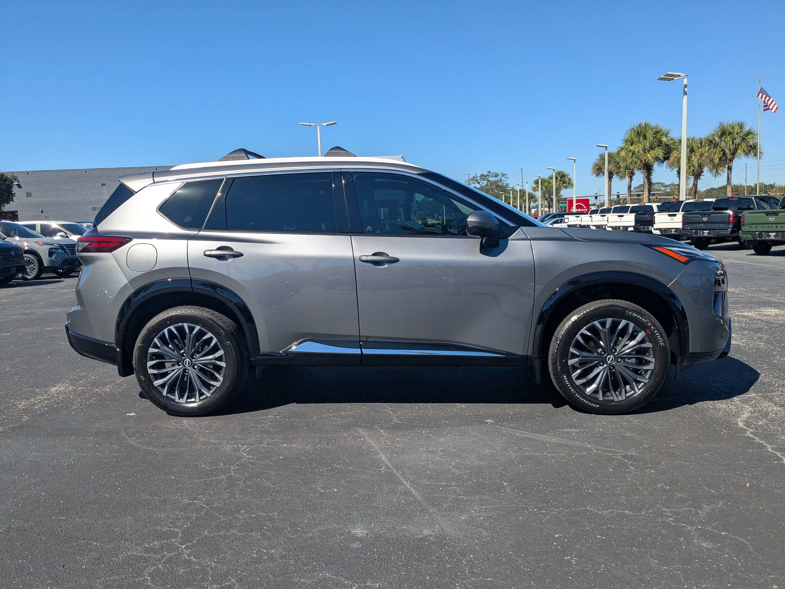 New 2026 Nissan Rogue Platinum AWD/4WD image 3