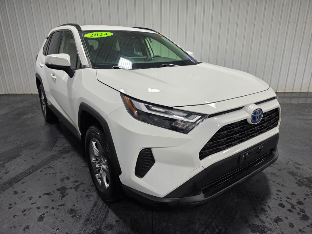Used 2024 Toyota RAV4 LE AWD/4WD image 2