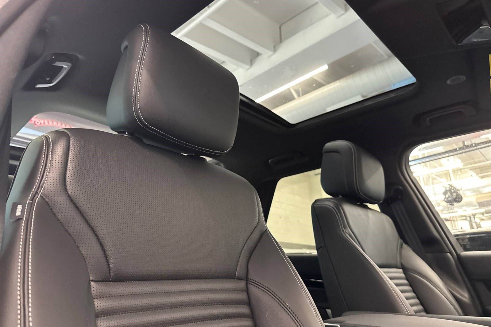 Certified 2025 Land Rover Discovery S image 25