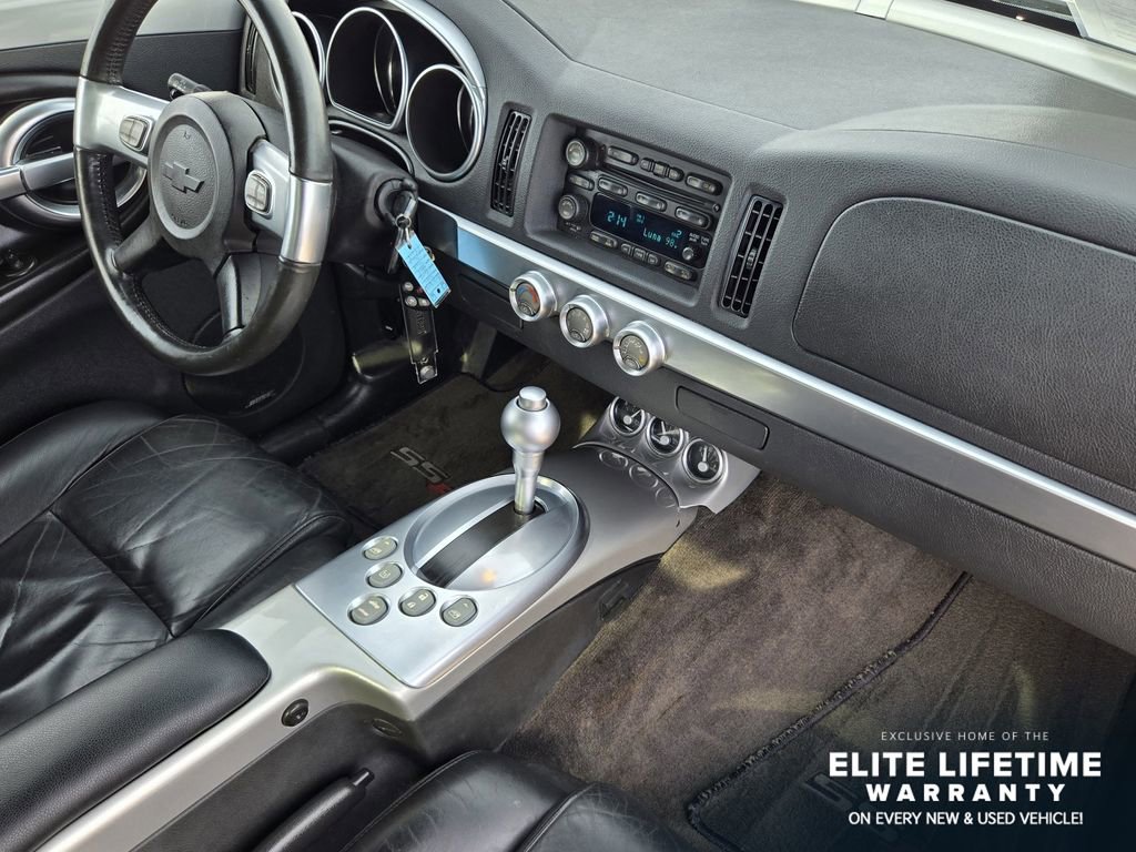 Used 2005 Chevrolet SSR w/ Preferred Equipment Group RWD image 23