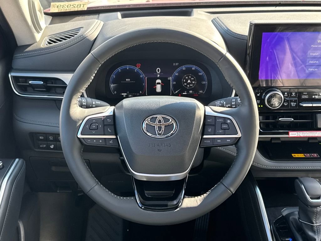 New 2026 Toyota Highlander Platinum image 12