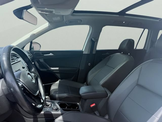 Used 2018 Volkswagen Tiguan SEL AWD/4WD image 14