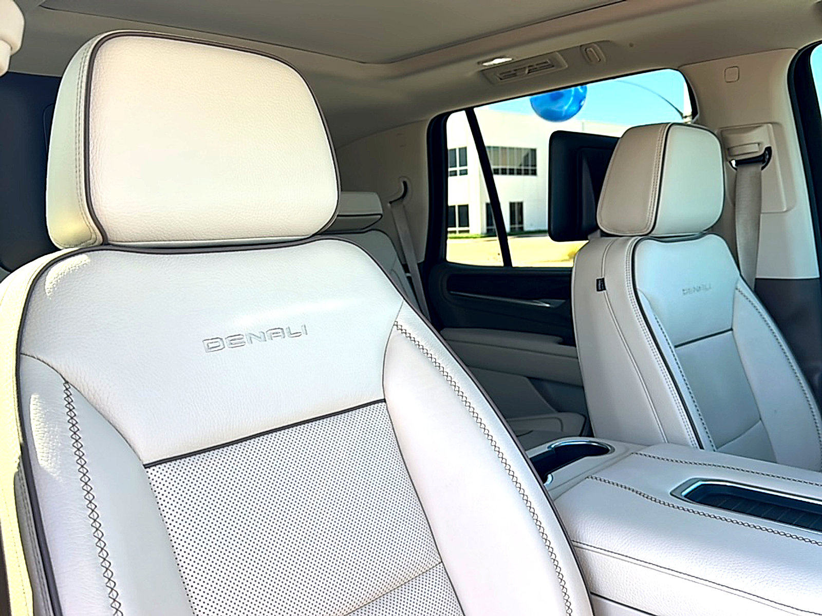 Used 2021 GMC Yukon Denali w/ Denali Ultimate Package image 28