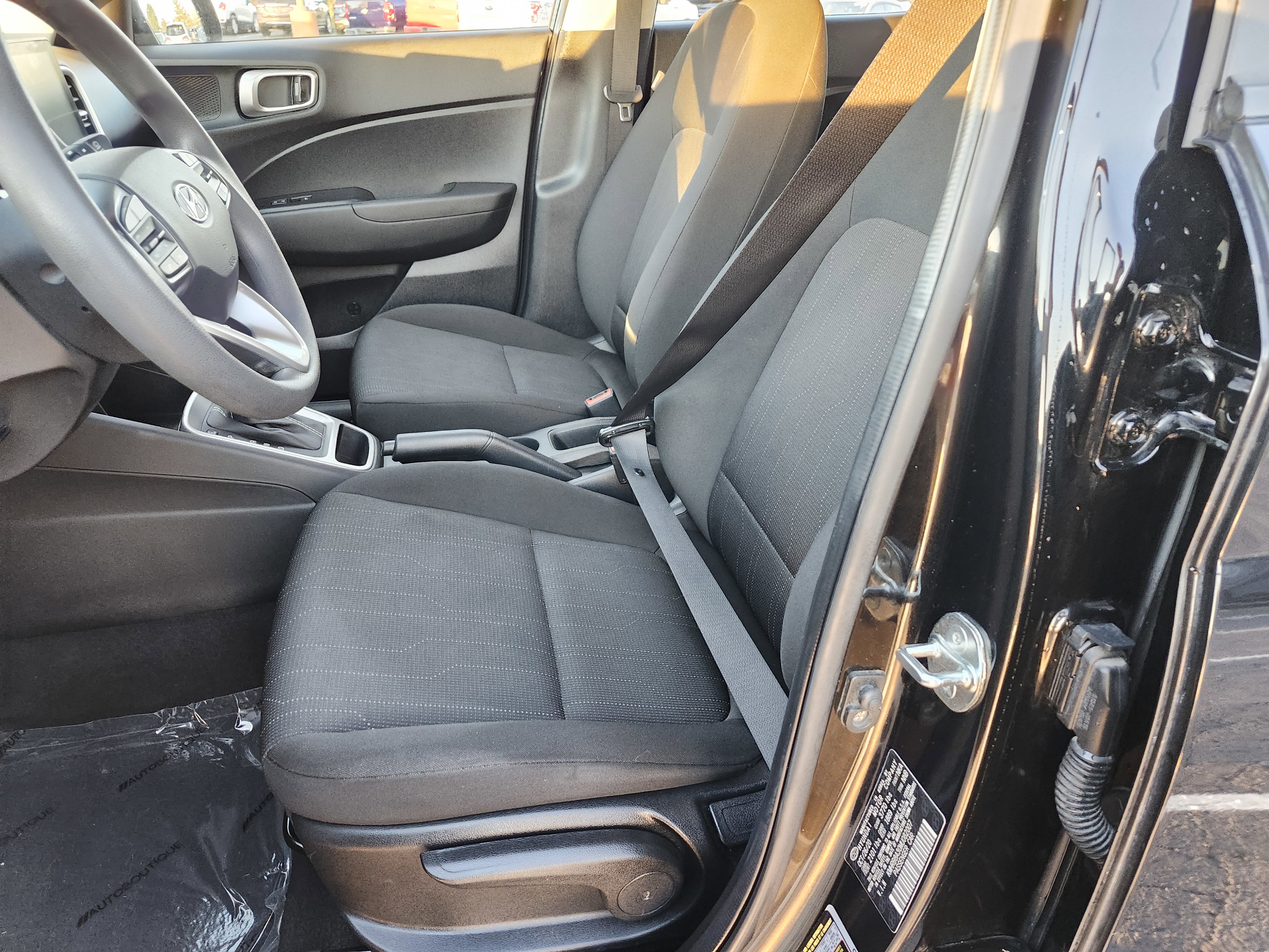 Used 2021 Hyundai Venue SE image 15