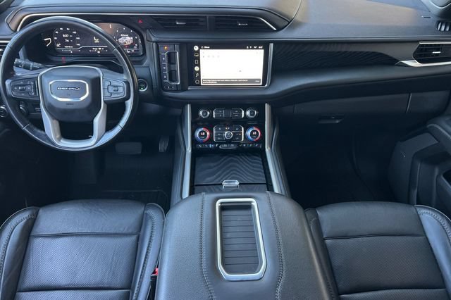 Used 2022 GMC Yukon Denali w/ Denali Premium Package AWD/4WD image 16