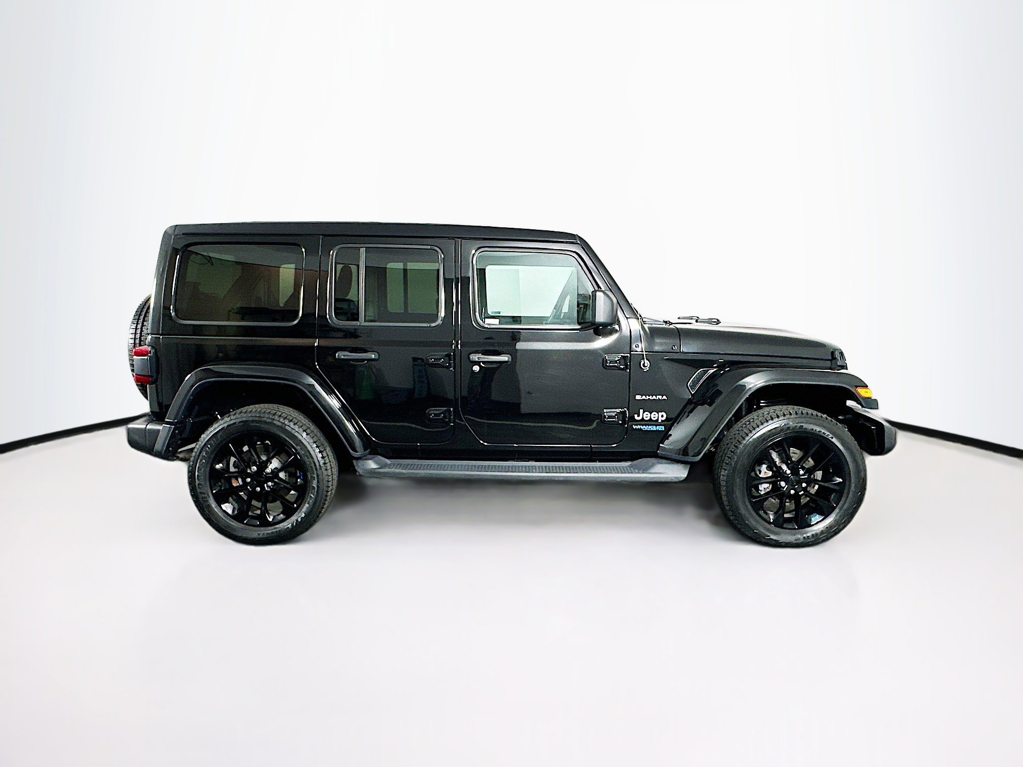 Used 2022 Jeep Wrangler Unlimited Sahara w/ Cold Weather Group AWD/4WD image 10