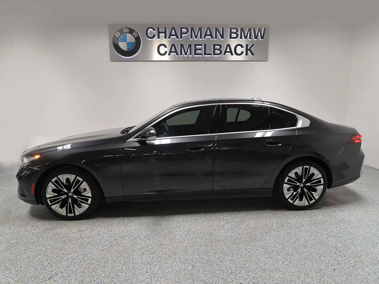 Used 2024 BMW 530i w/ Convenience Package image 3