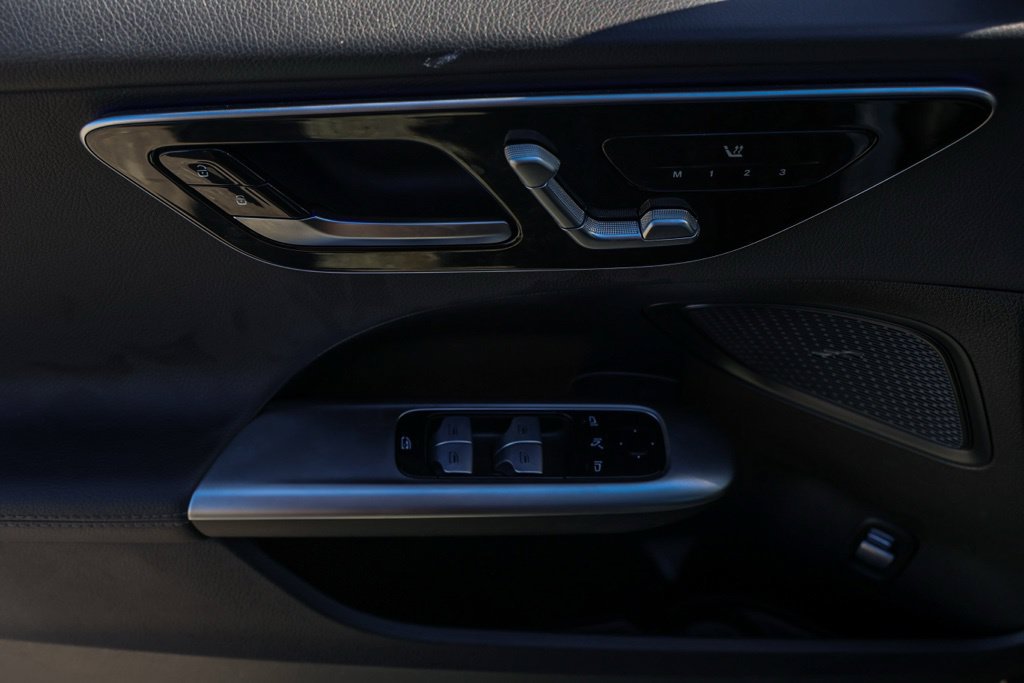 Used 2025 Mercedes-Benz C 300 4MATIC Sedan image 24