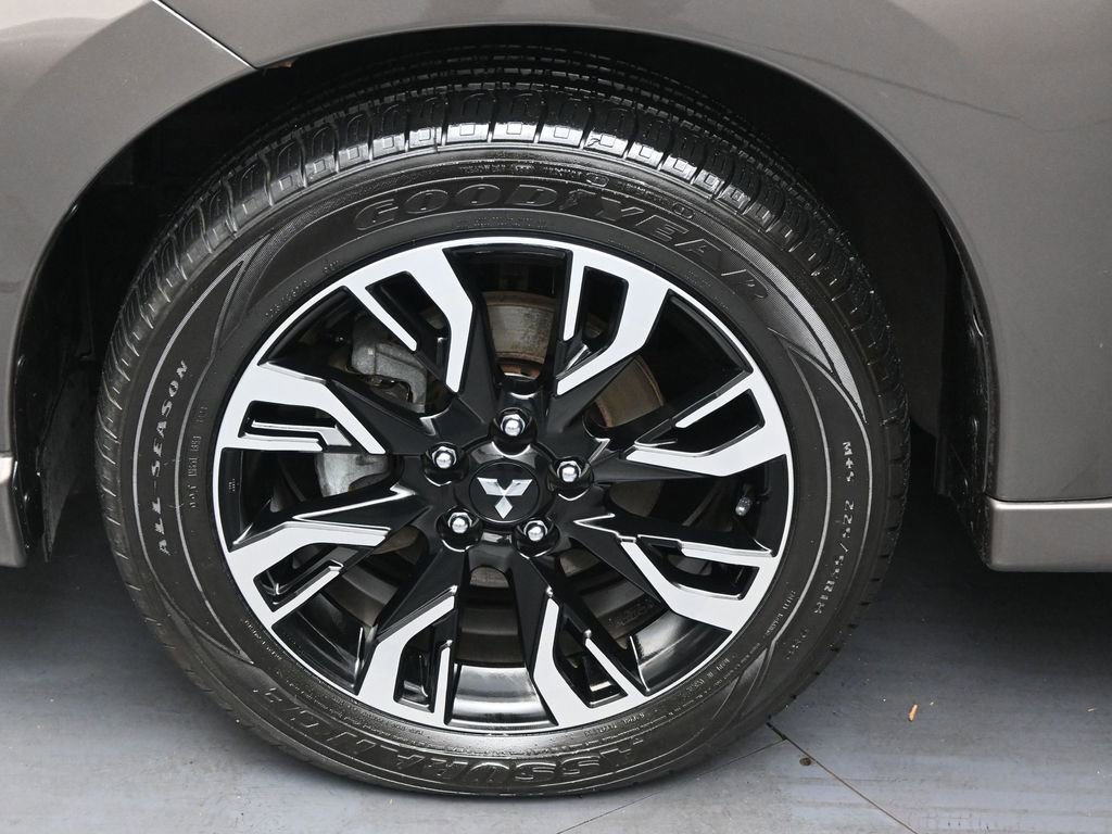 Used 2018 Mitsubishi Outlander SEL image 35