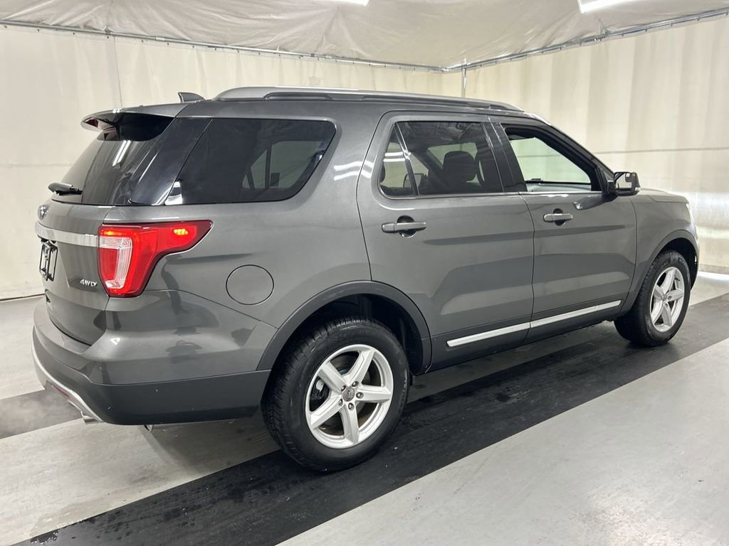 Used 2017 Ford Explorer XLT w/ Equipment Group 201A image 2