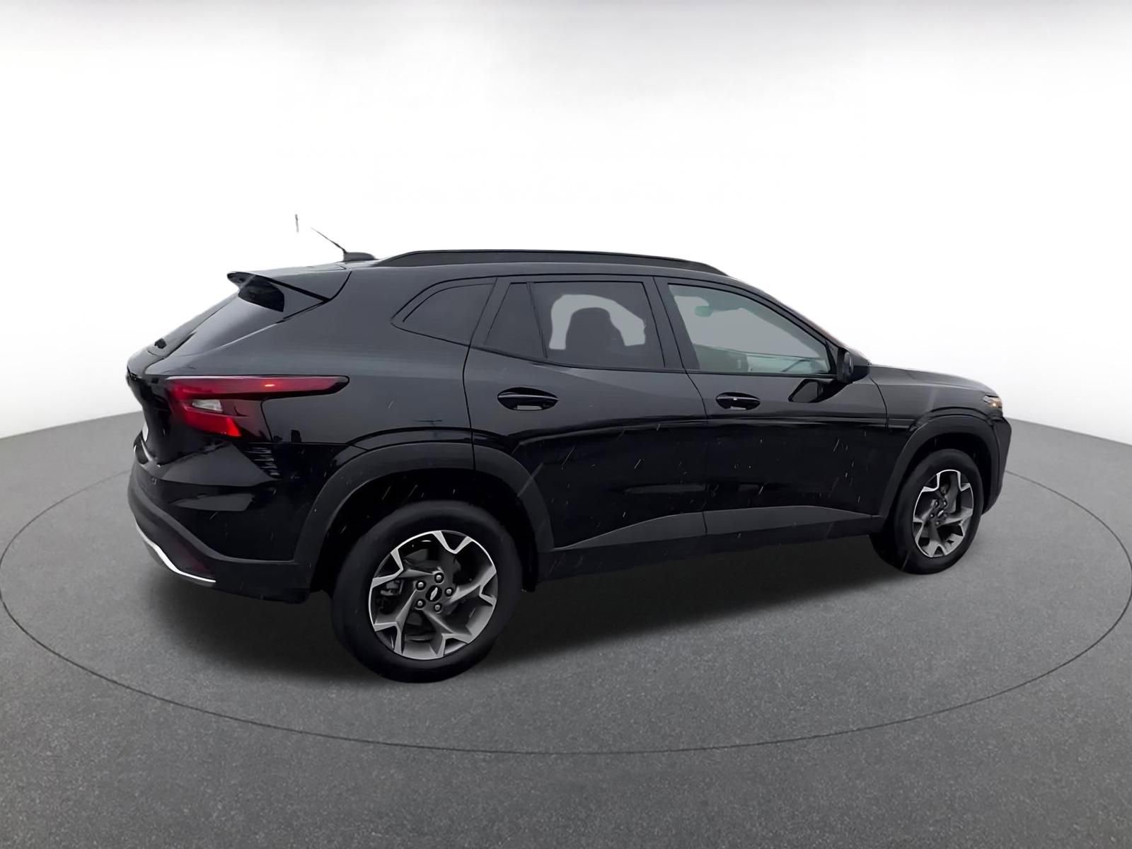 Used 2025 Chevrolet Trax LT w/ LT Convenience Package FWD image 15