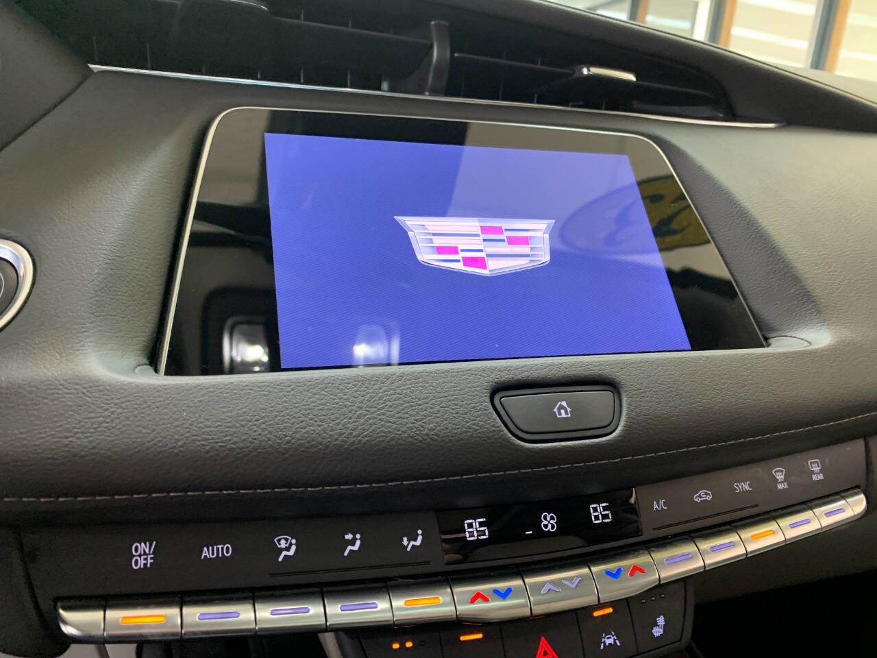 Used 2023 Cadillac XT4 Luxury w/ Cold Weather Package image 20