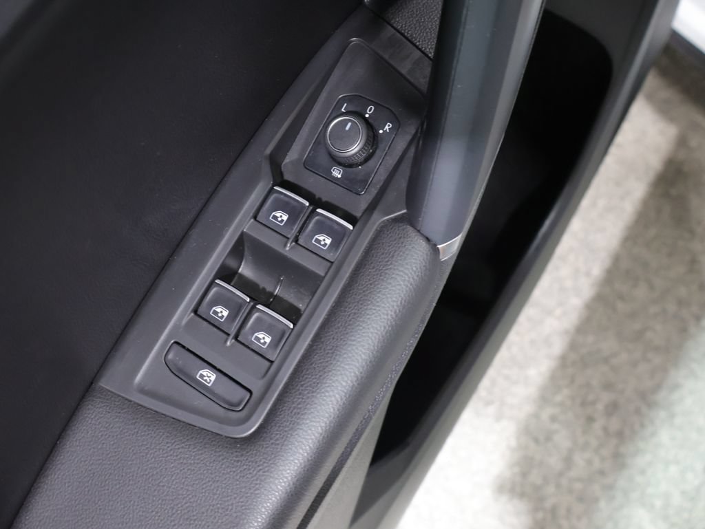 Used 2020 Volkswagen Tiguan SE AWD/4WD image 13