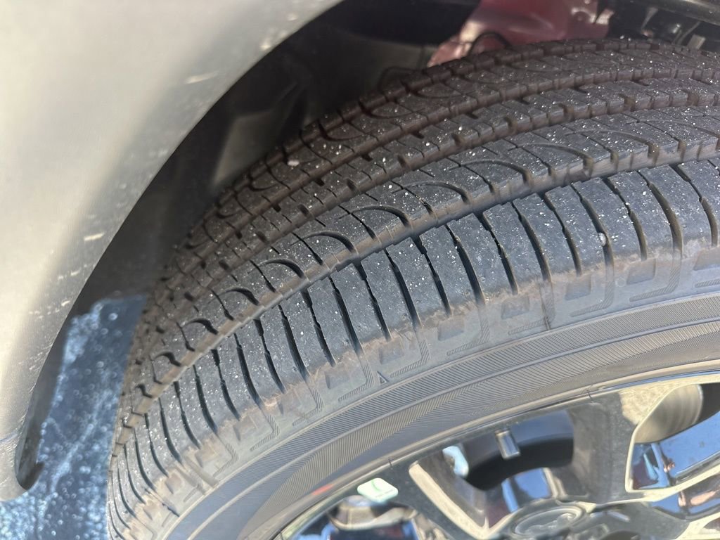 New 2025 Jeep Compass Latitude w/ Sun & Sound Group AWD/4WD image 33