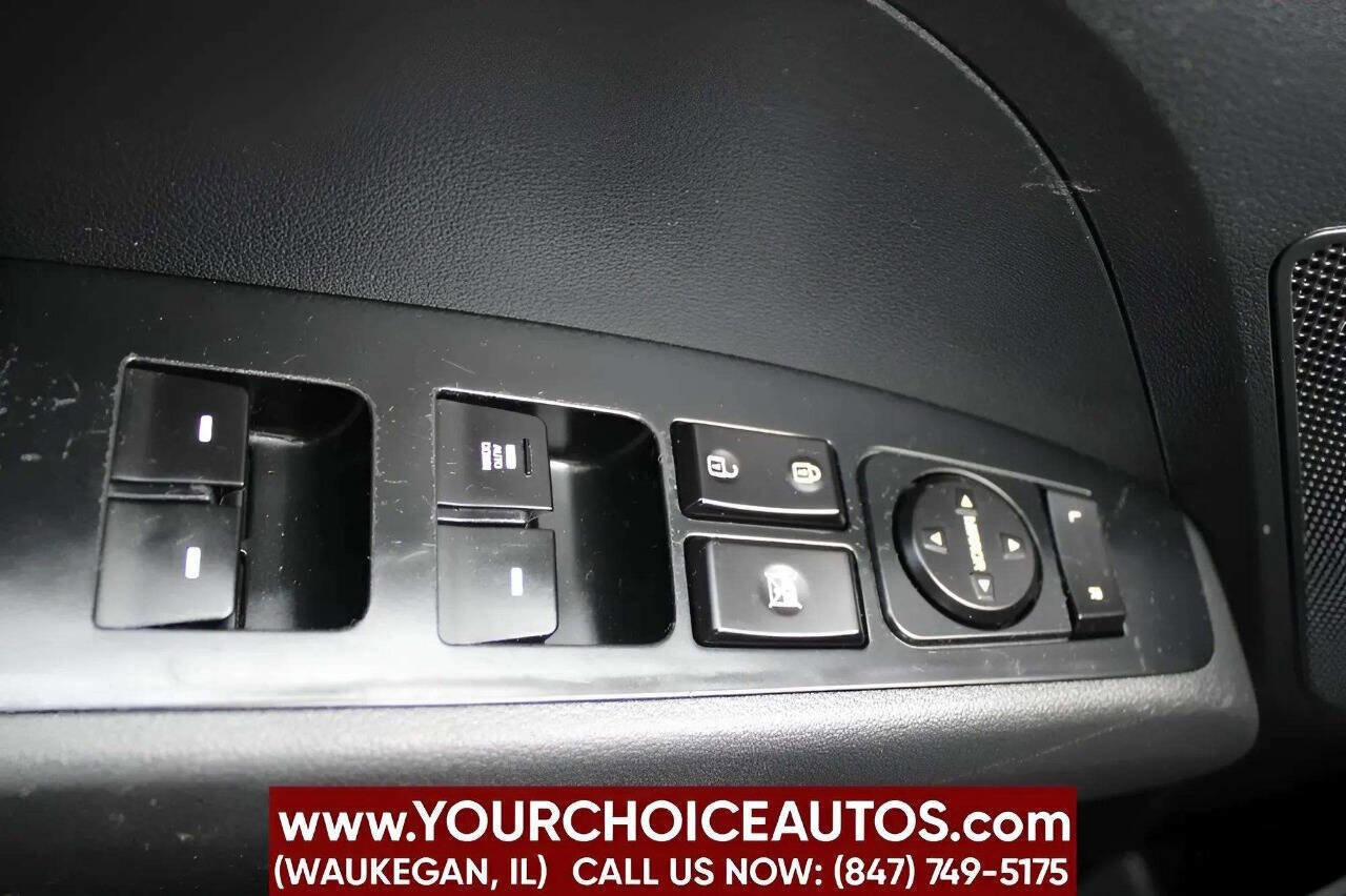 Used 2019 Hyundai Elantra SE w/ Cargo Package FWD image 9