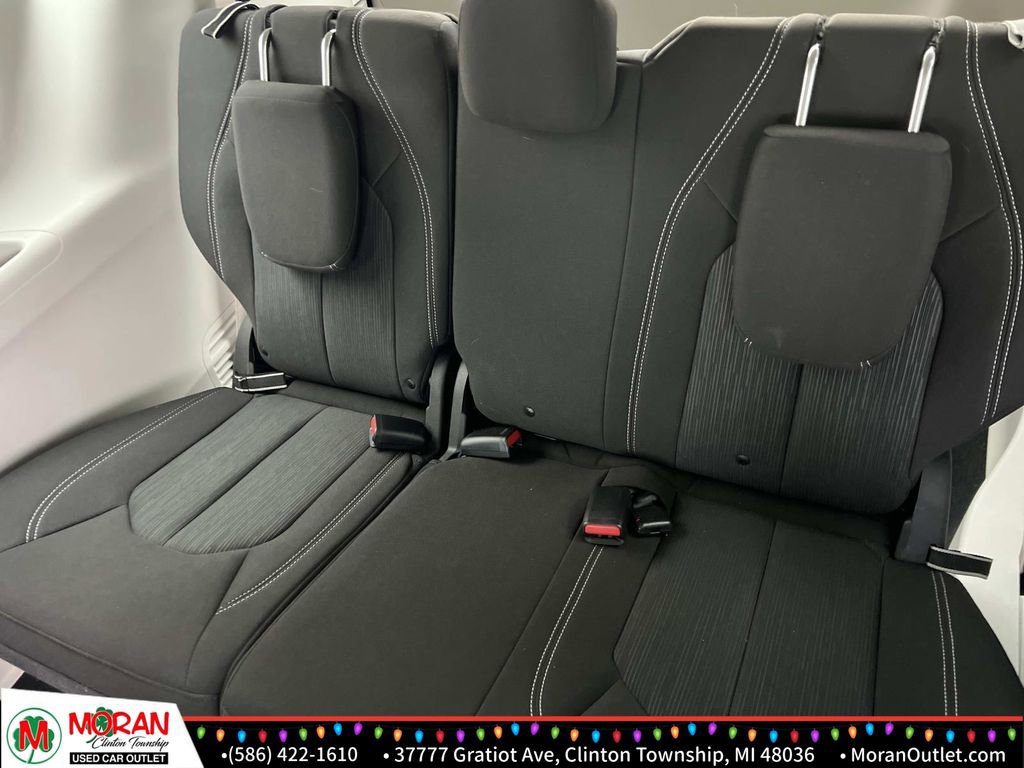 Used 2021 Chrysler Voyager LX image 12