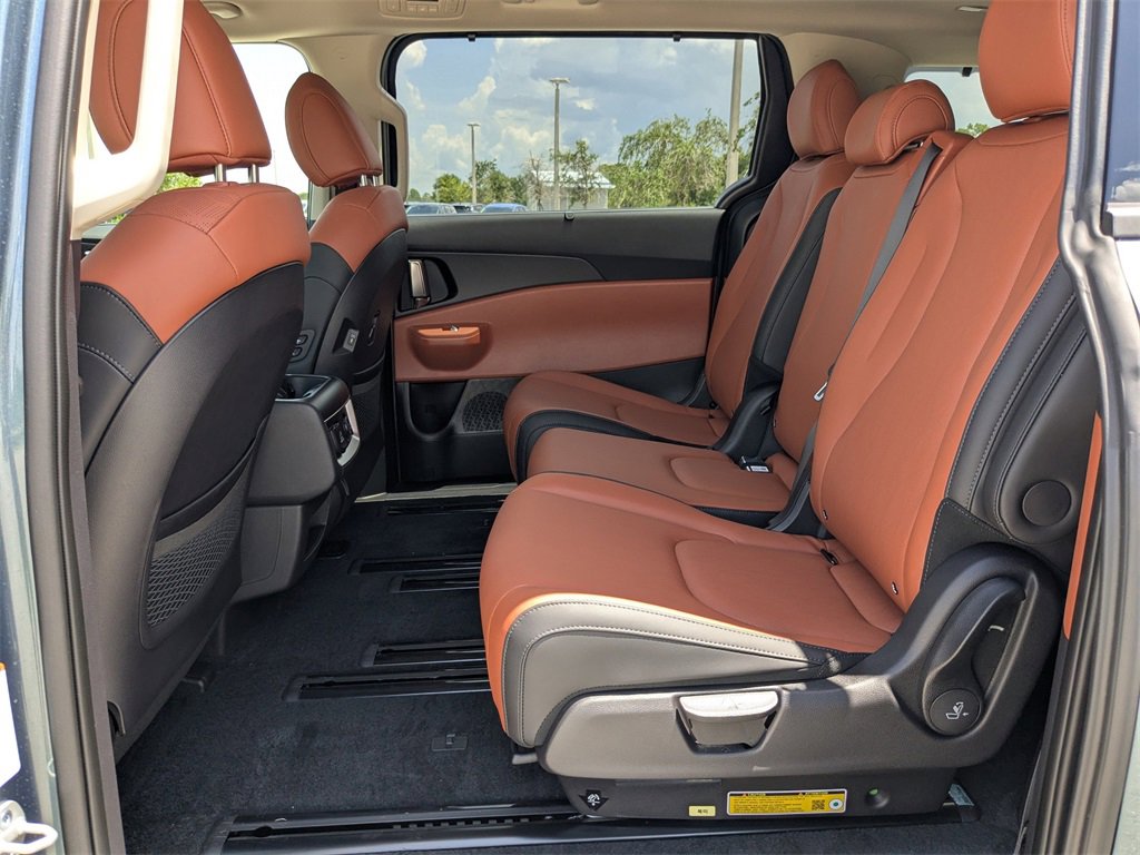 Used 2026 Kia Carnival SX image 17
