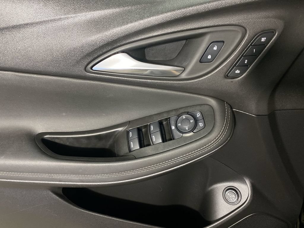 Certified 2023 Buick Encore GX Essence w/ Experience Buick Package FWD image 13