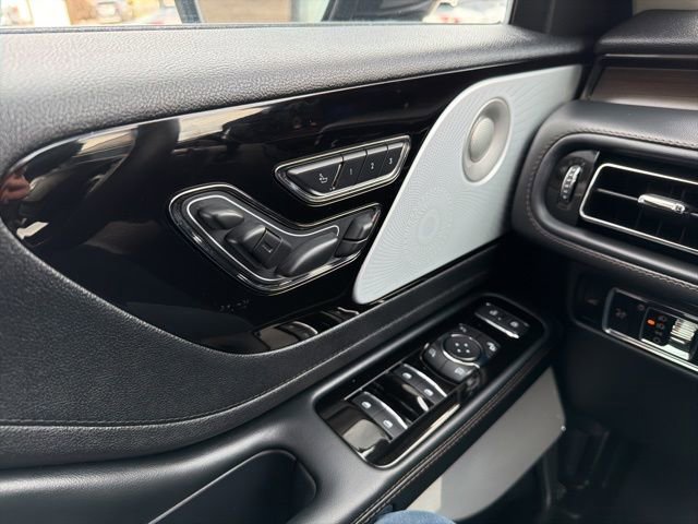 Used 2025 Lincoln Aviator Reserve w/ Equipment Group 201A image 16