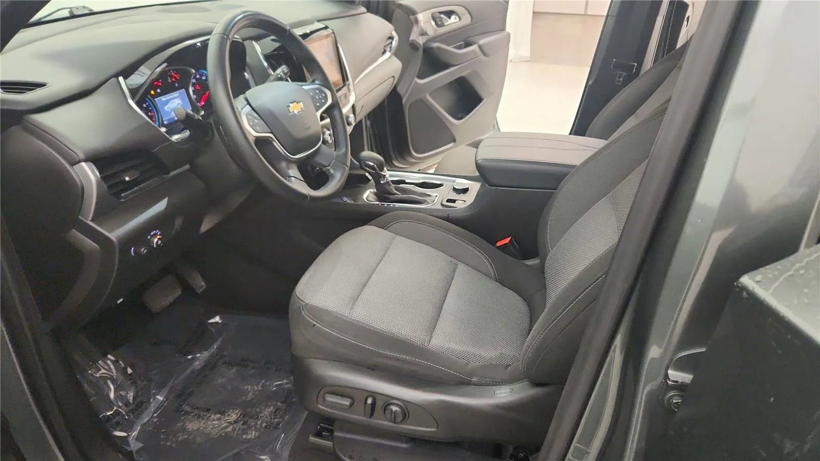 Used 2023 Chevrolet Traverse LT image 22
