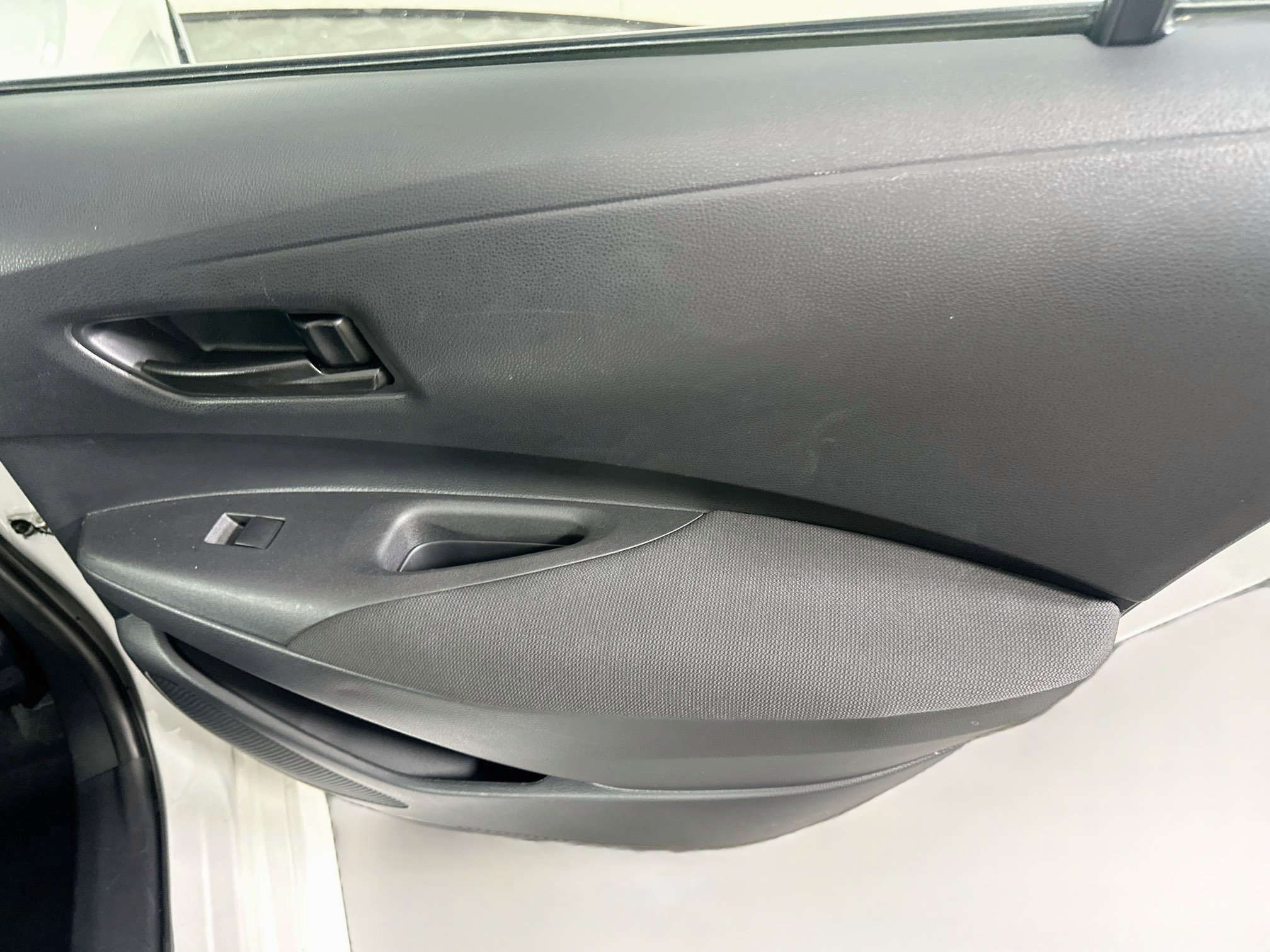 Used 2025 Toyota Corolla LE FWD image 29