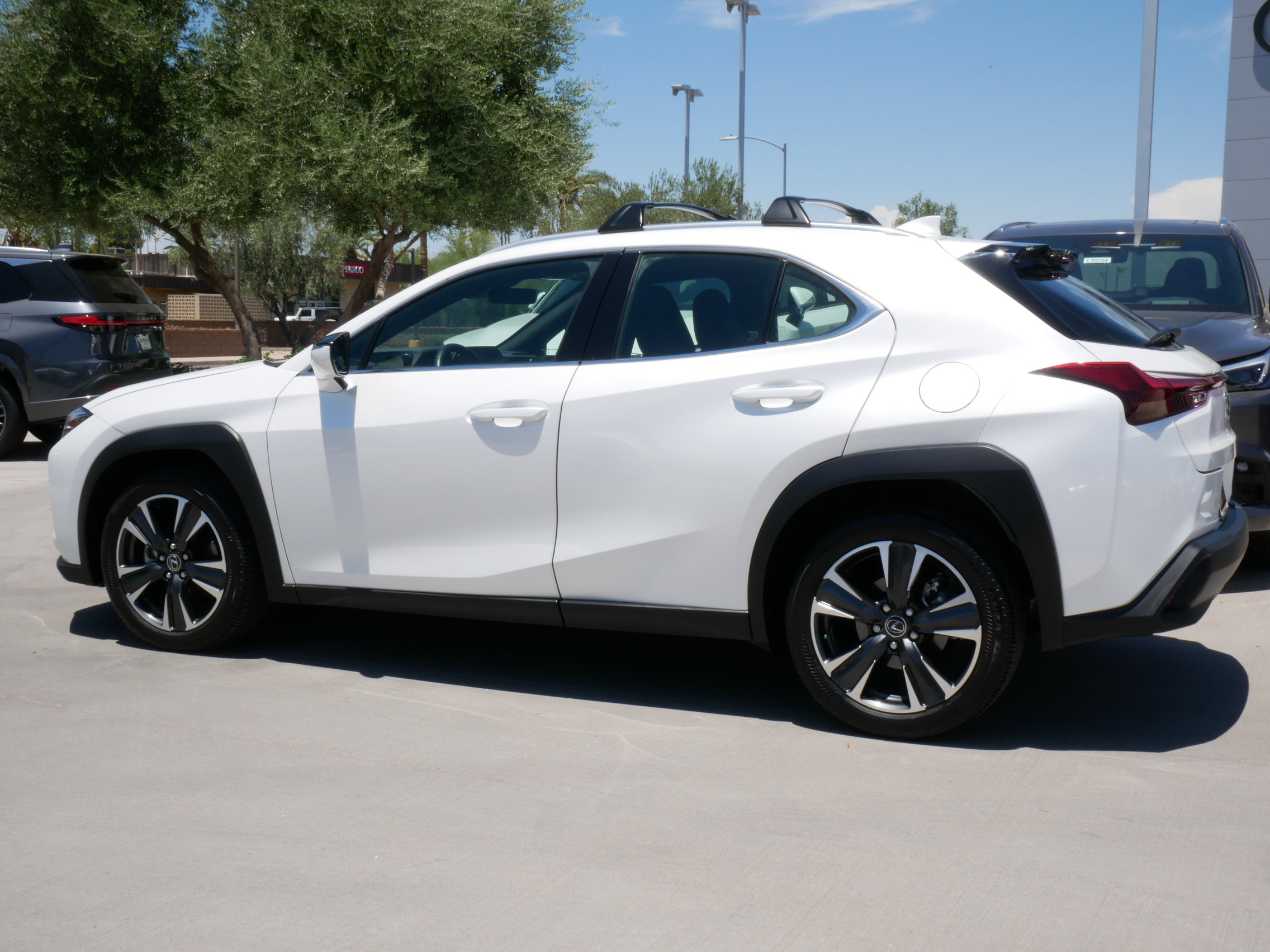 Used 2025 Lexus UX 300h FWD w/ Accessory Package (Z2) image 5