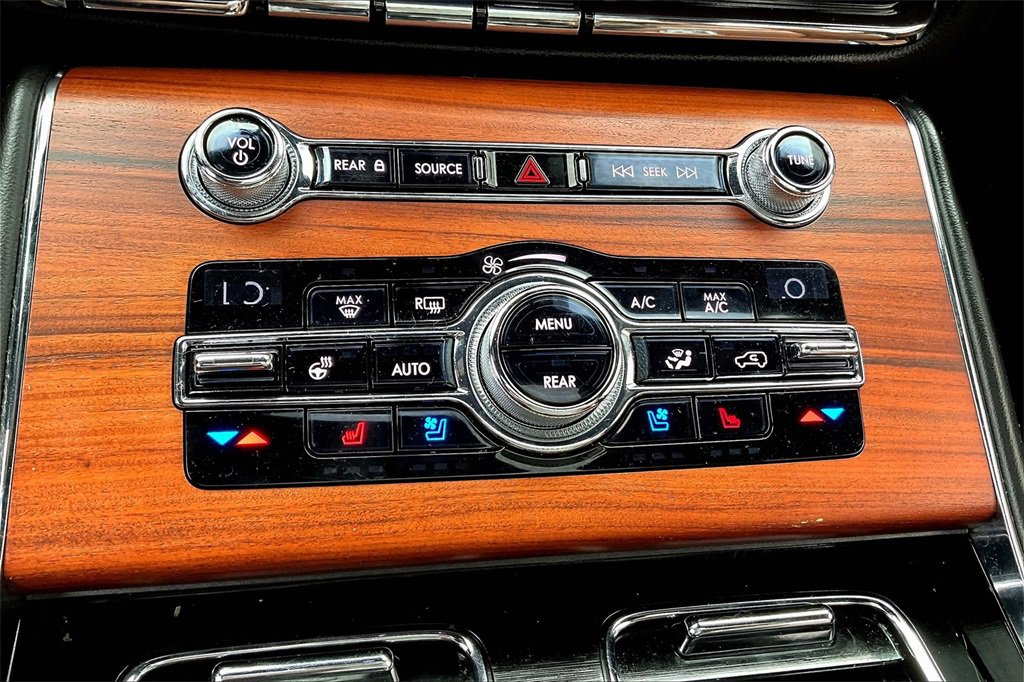 Used 2020 Lincoln Aviator Reserve w/ Equipment Group 202A image 15