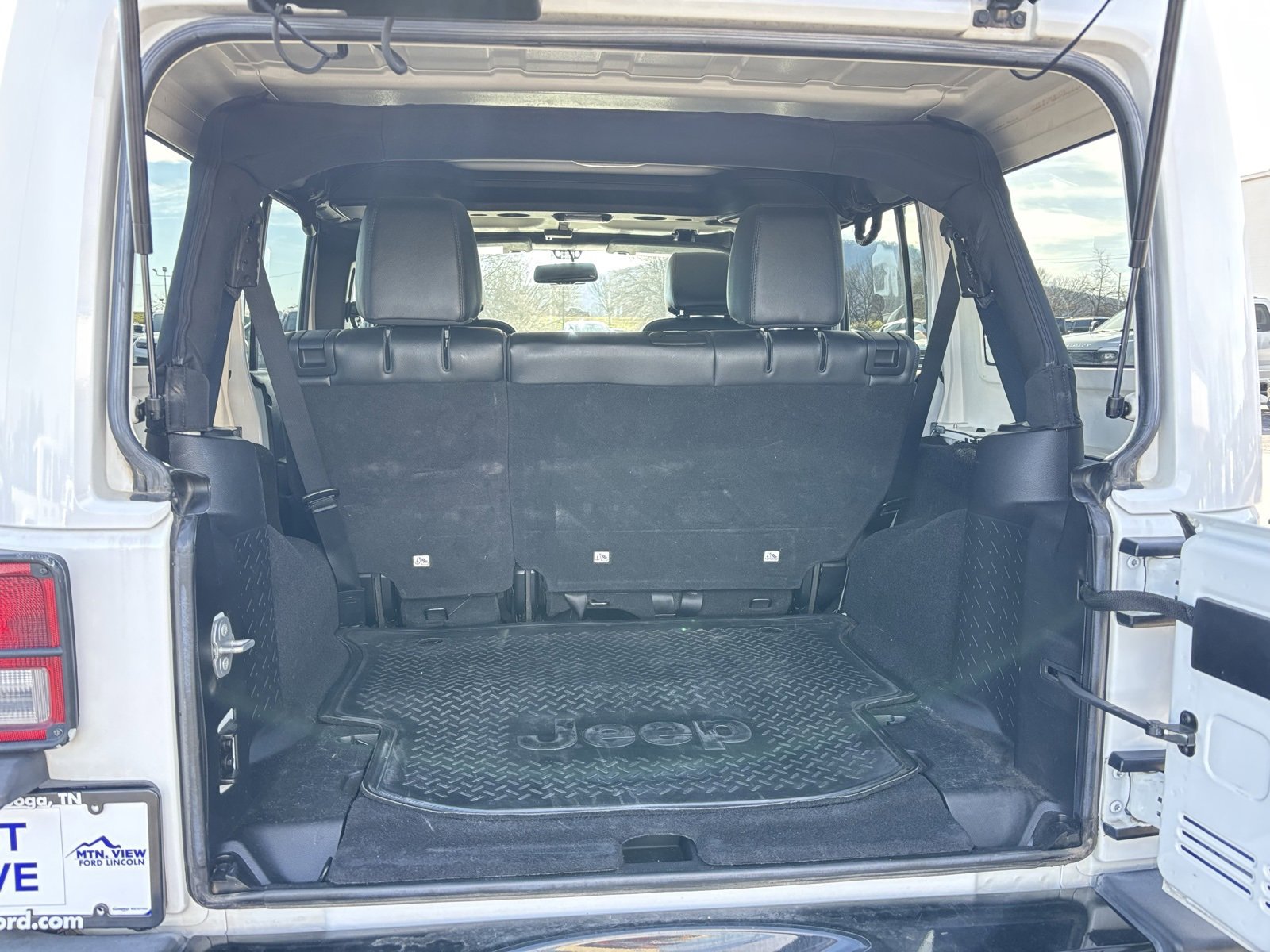 Used 2015 Jeep Wrangler Unlimited Sahara image 20