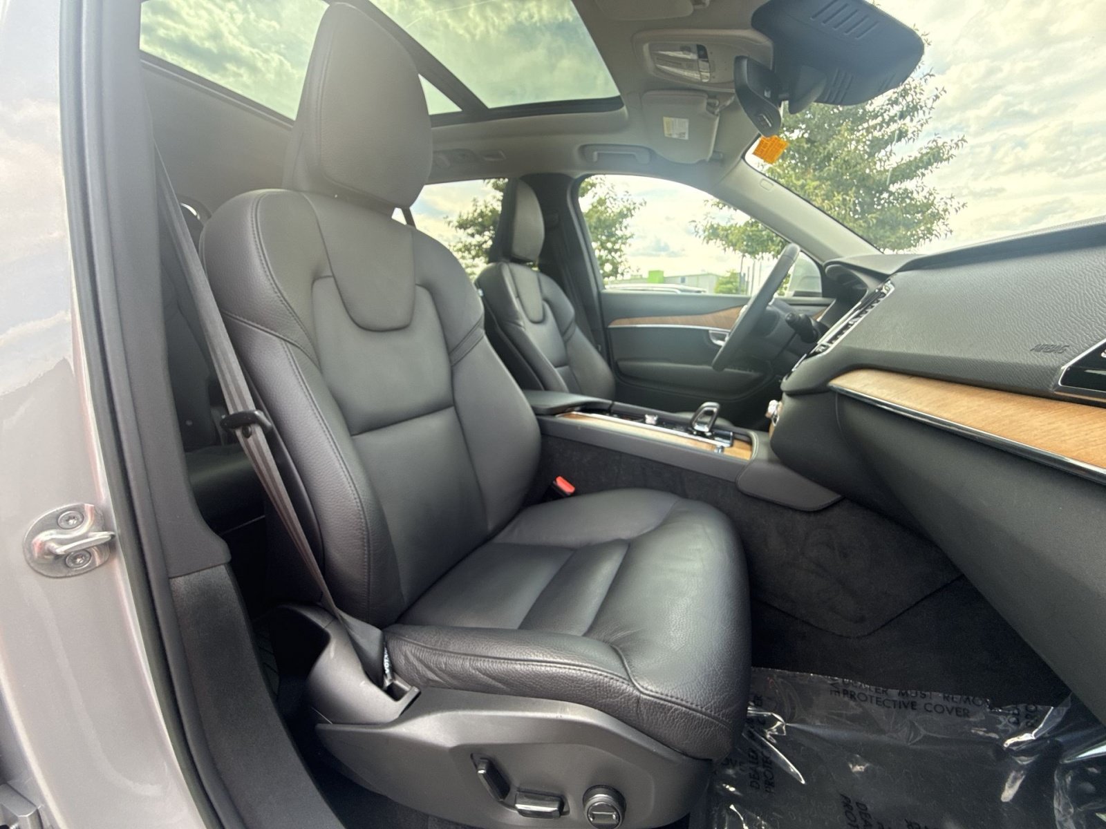 Used 2023 Volvo XC90 B6 Plus w/ Protection Package AWD/4WD image 28