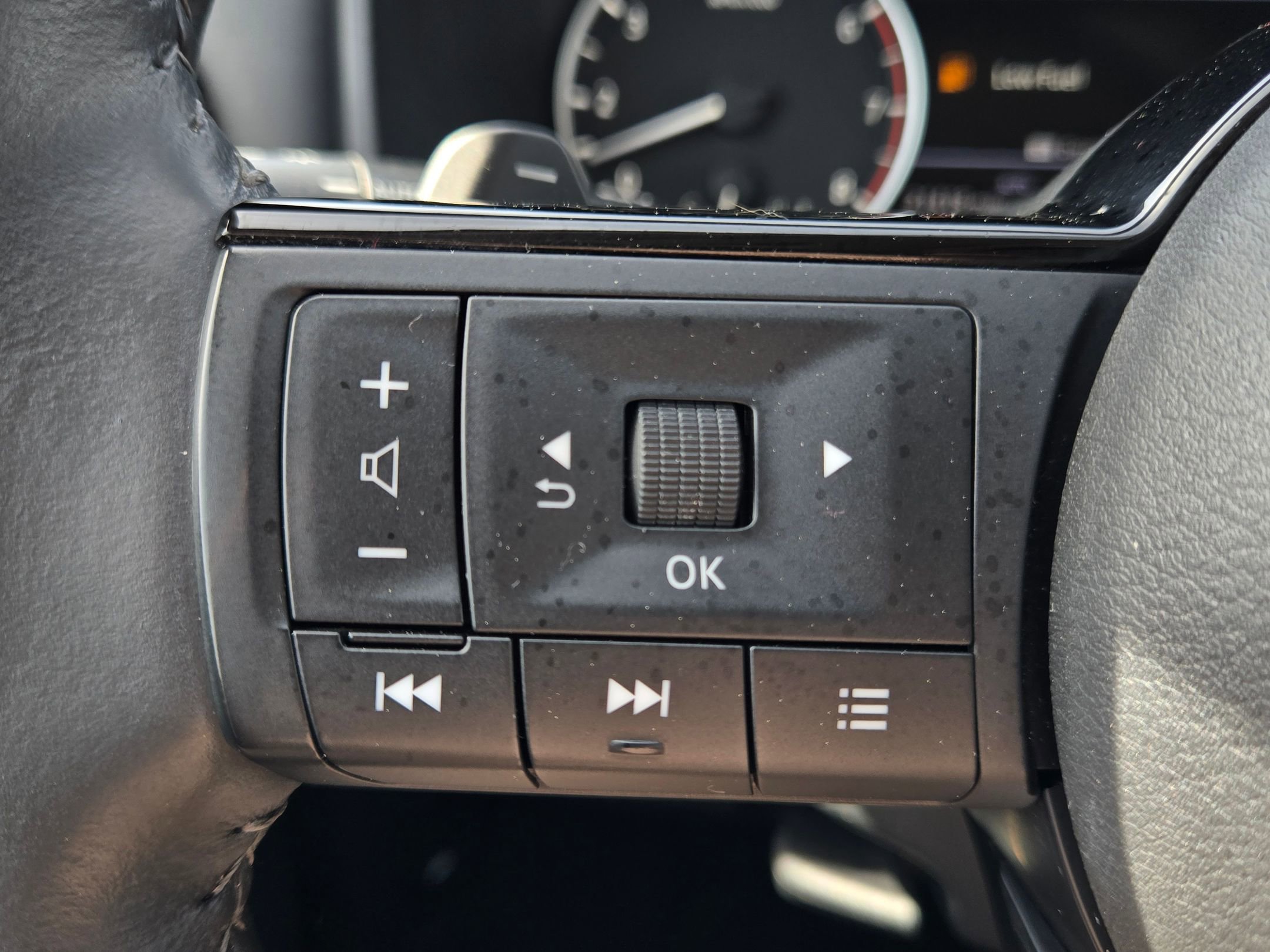 Used 2021 Nissan Rogue SV w/ Premium Package image 24