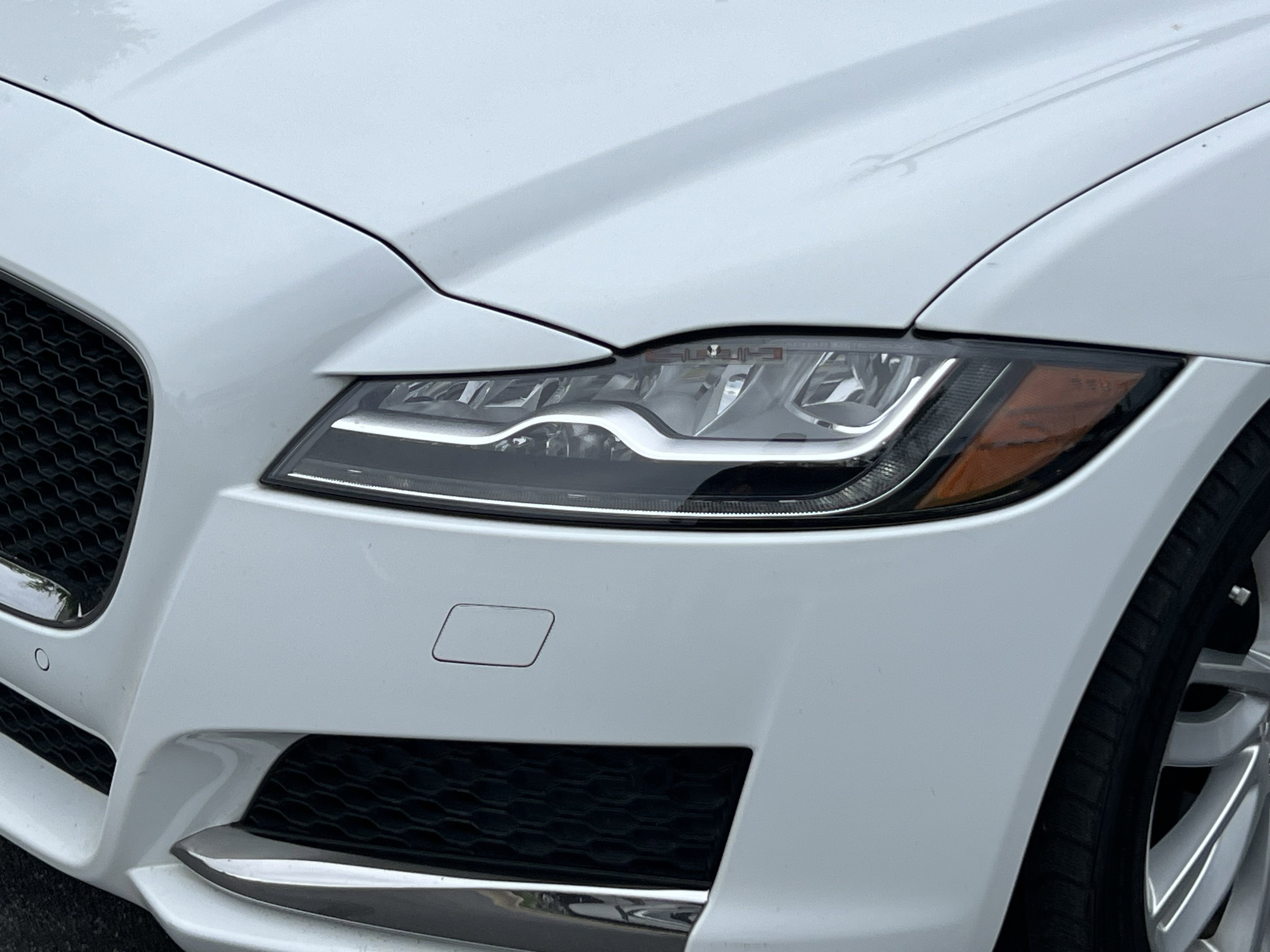 Used 2017 Jaguar XF Prestige RWD image 11