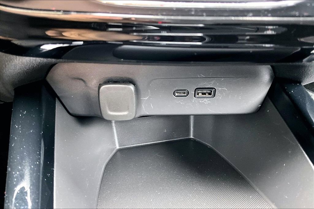 Used 2024 Chevrolet Trax RS w/ Driver Confidence Package image 32