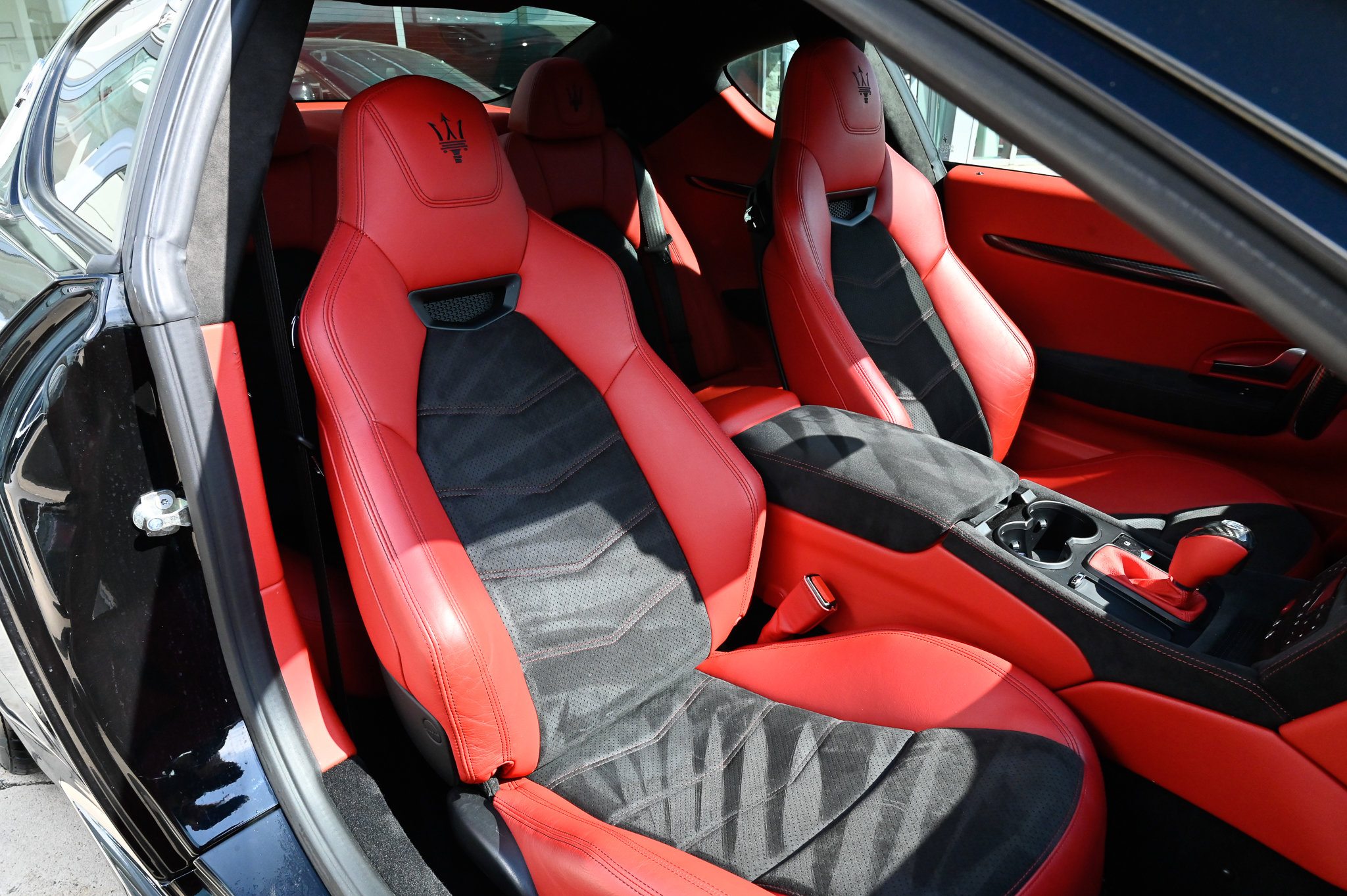 Used 2017 Maserati GranTurismo MC image 41