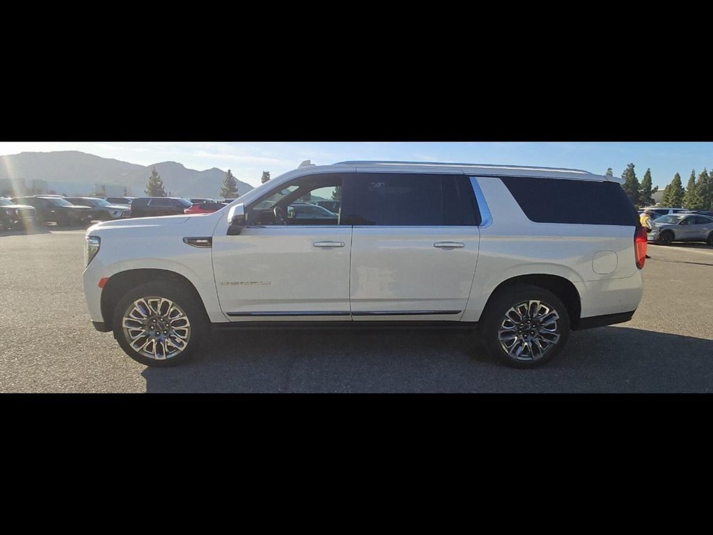Used 2024 GMC Yukon XL Denali Ultimate image 3