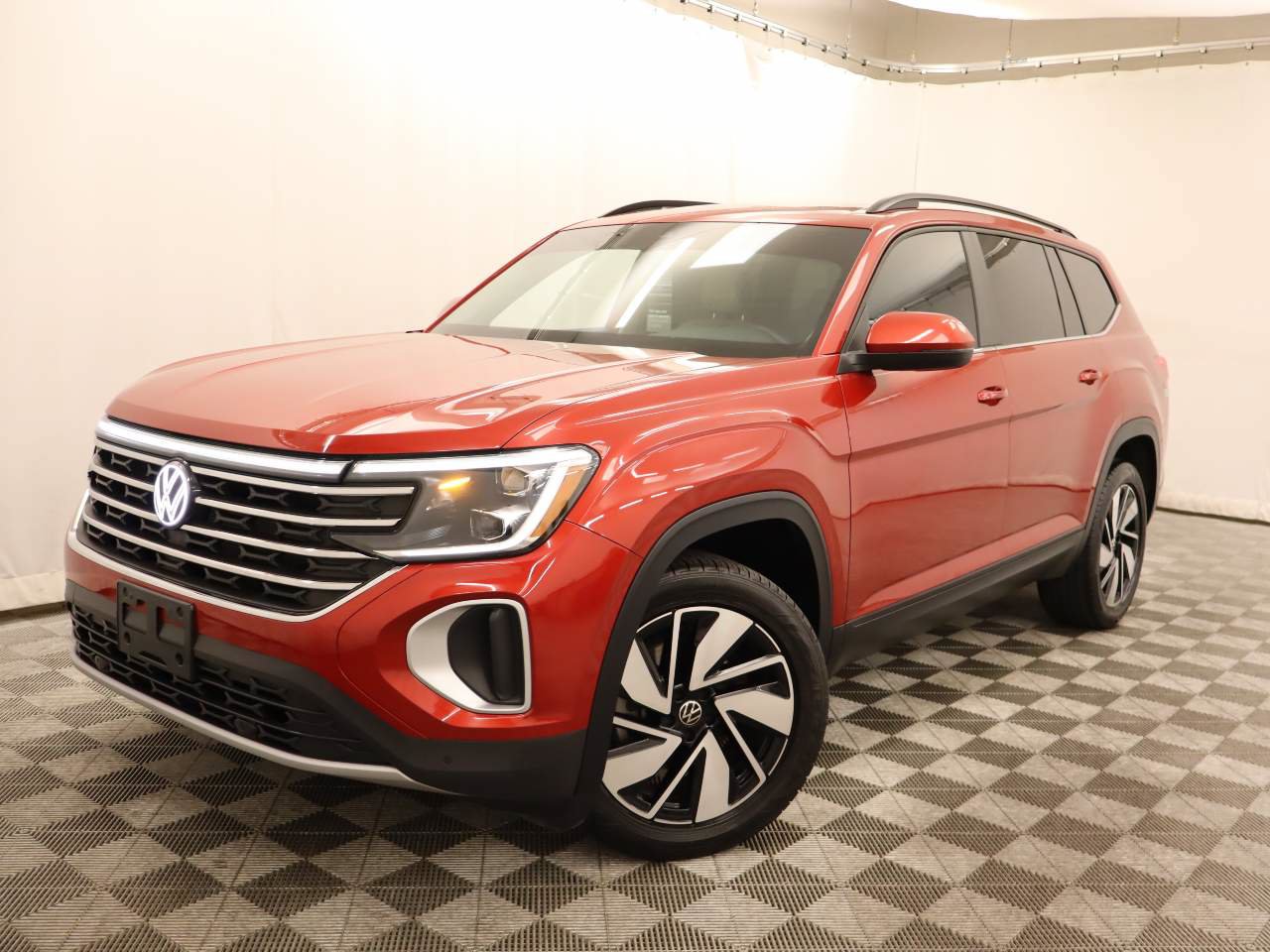 Certified 2024 Volkswagen Atlas SE FWD image 1