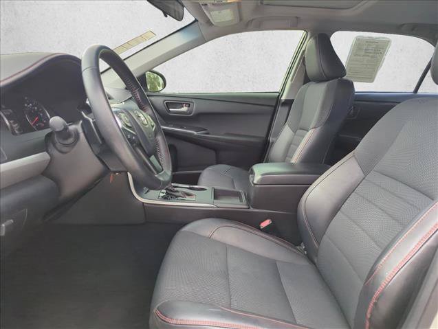 Used 2016 Toyota Camry SE w/ Moonroof Package FWD image 16