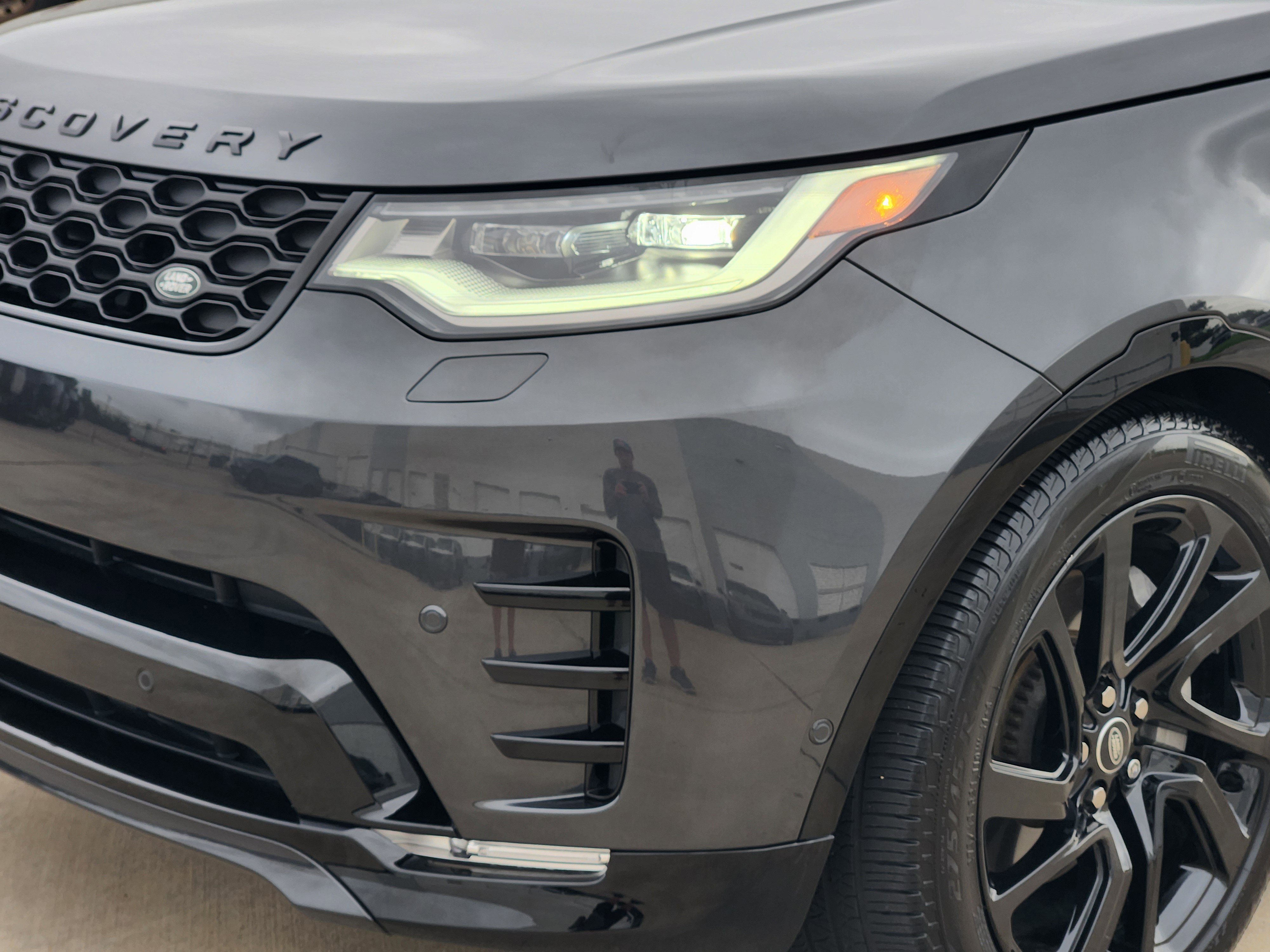 Certified 2025 Land Rover Discovery Dynamic SE AWD/4WD image 9