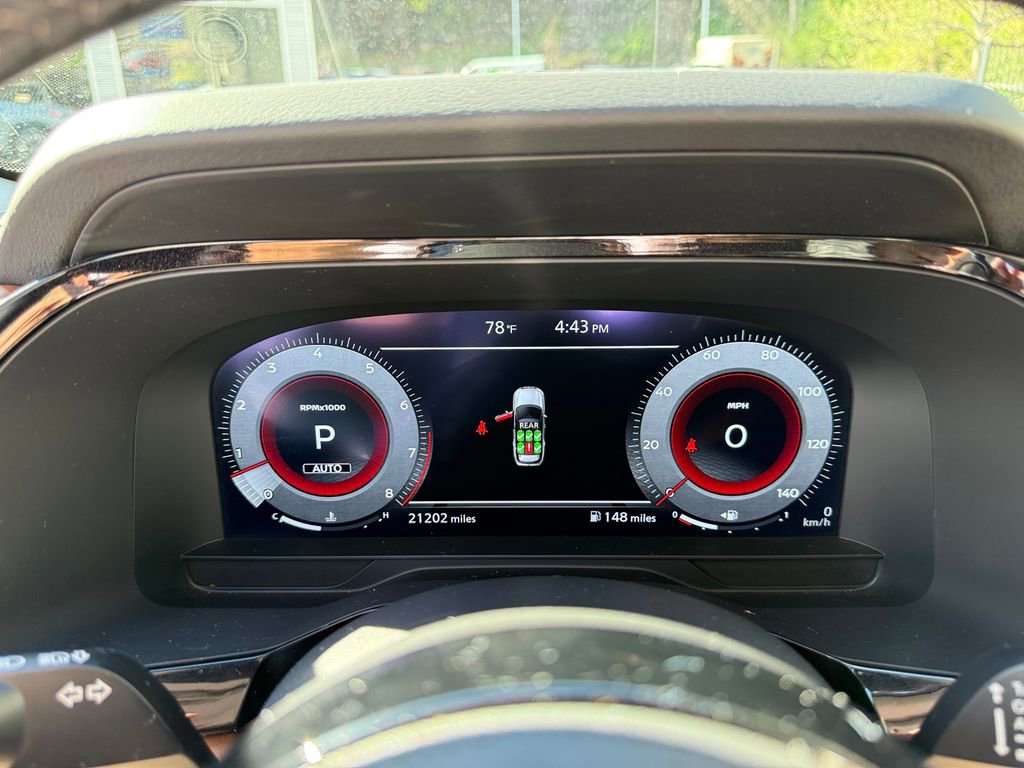 Used 2024 Nissan Pathfinder Platinum w/ Cargo Package AWD/4WD image 18