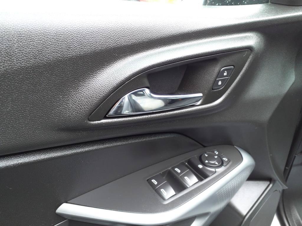 Used 2024 Chevrolet Trax LS w/ LS Convenience Package FWD image 6