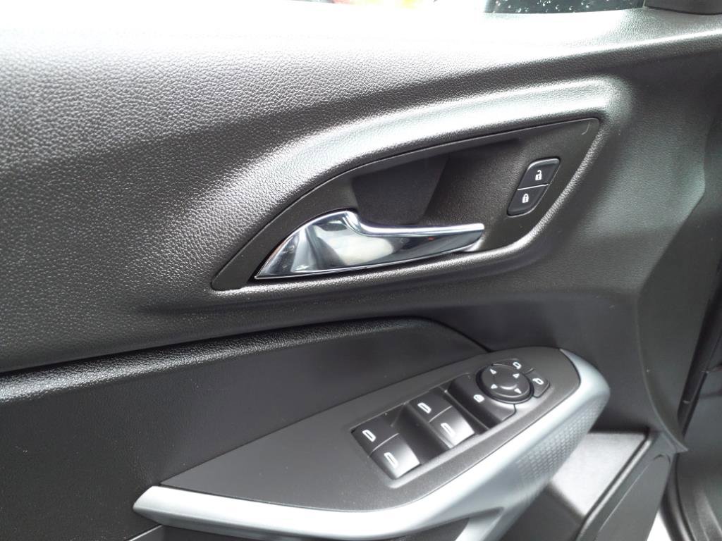 Used 2024 Chevrolet Trax LS w/ LS Convenience Package image 6