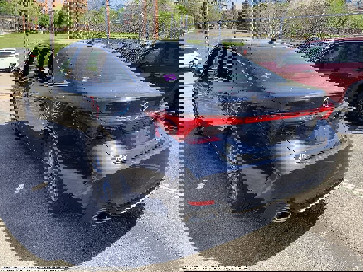 Used 2019 Toyota Avalon XLE w/ Moonroof Package image 5