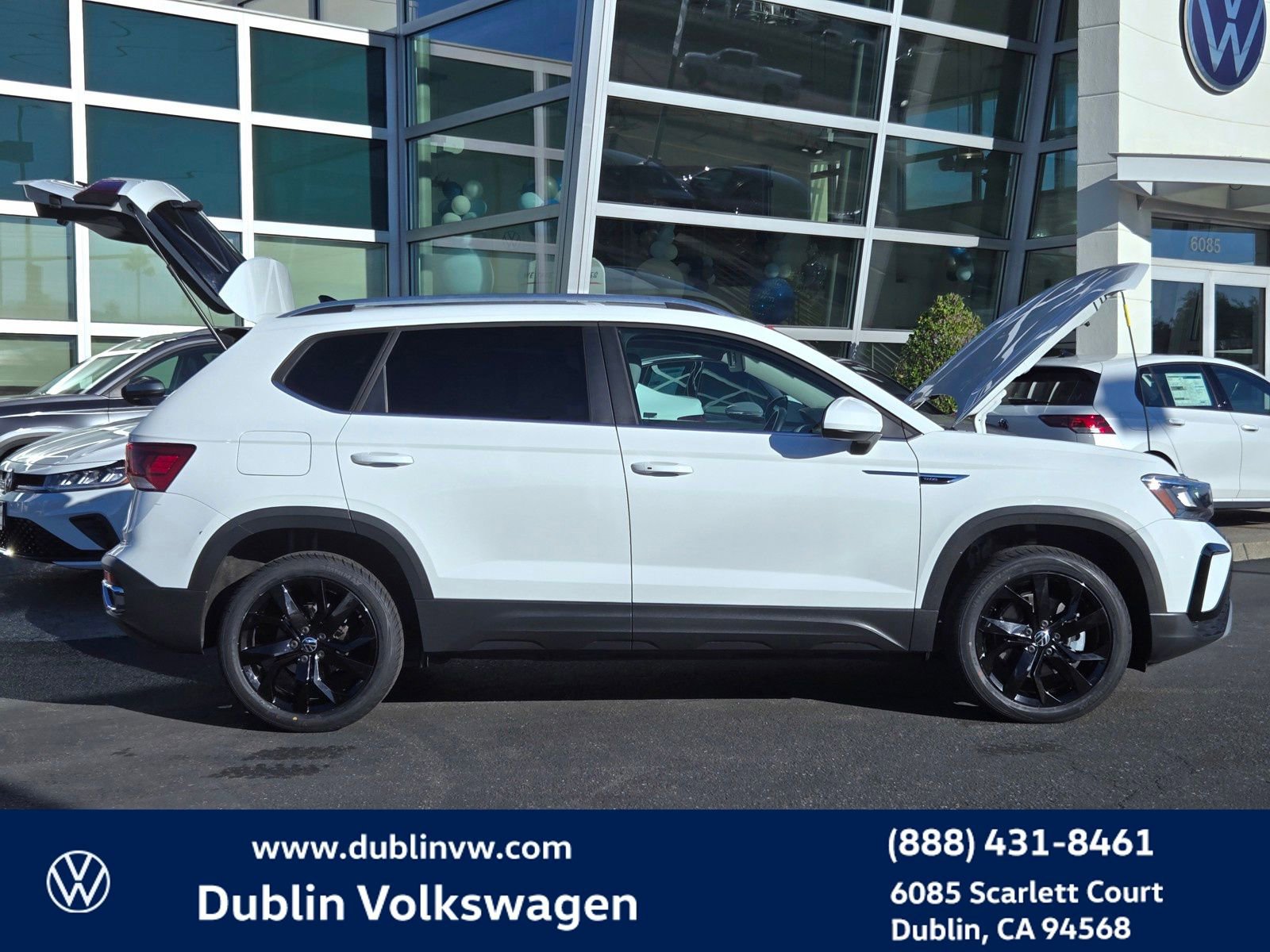 Certified 2022 Volkswagen Taos SE w/ Panoramic Sunroof Package image 11