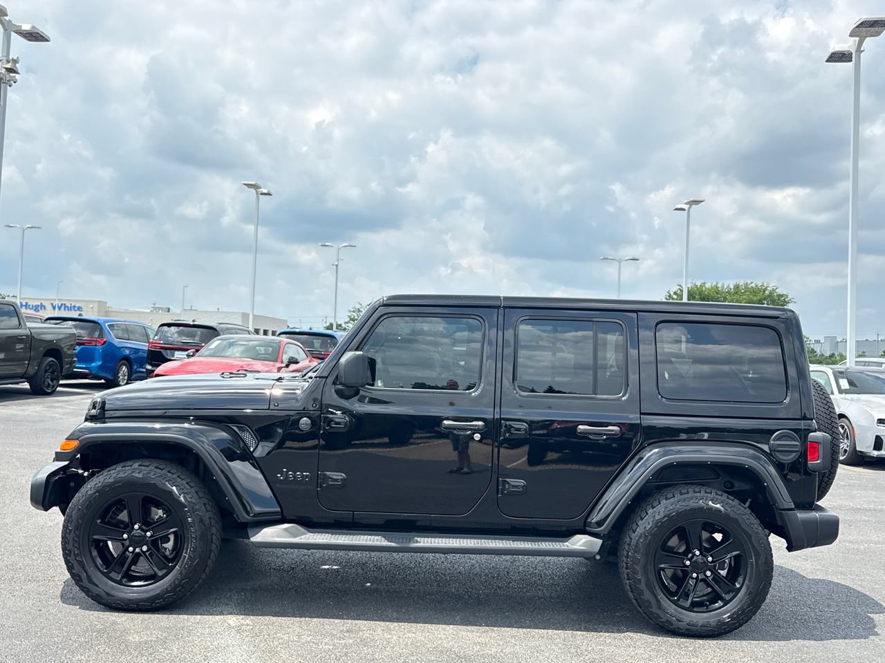 Used 2023 Jeep Wrangler Unlimited Sahara AWD/4WD image 6