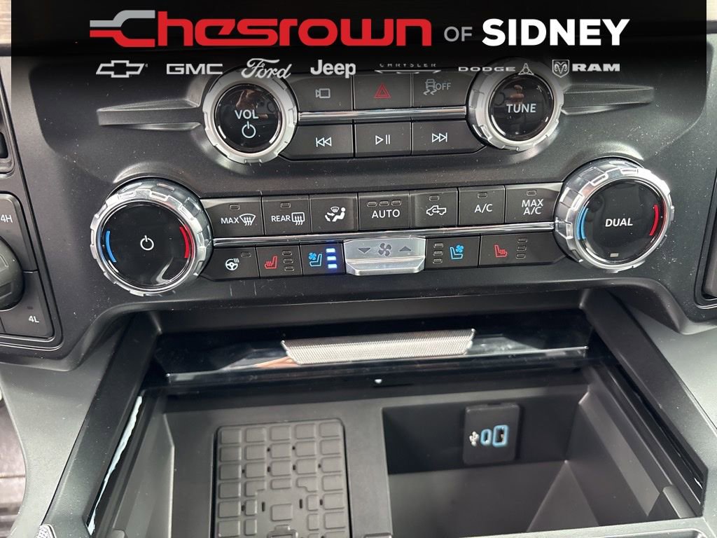 Used 2025 Ford F350 Lariat w/ Black Appearance Package AWD/4WD image 21