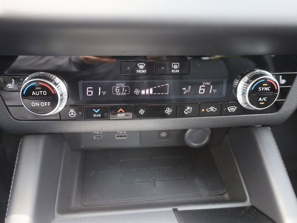 New 2025 Mitsubishi Outlander SEL image 40