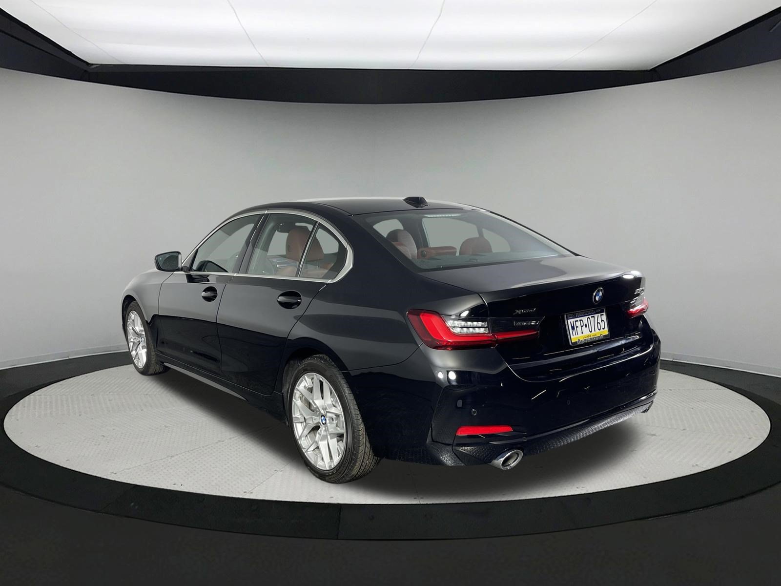 Certified 2025 BMW 330i xDrive Sedan w/ Convenience Package AWD/4WD image 5
