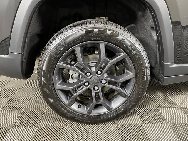 Used 2025 Jeep Grand Cherokee Limited AWD/4WD image 10